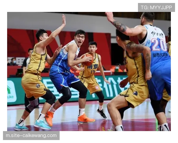 新疆伊力特主力后卫赛季报销 残阵逆转展露球队韧性 新疆伊力特主力后卫赛季报销 残阵逆转展露球队韧性